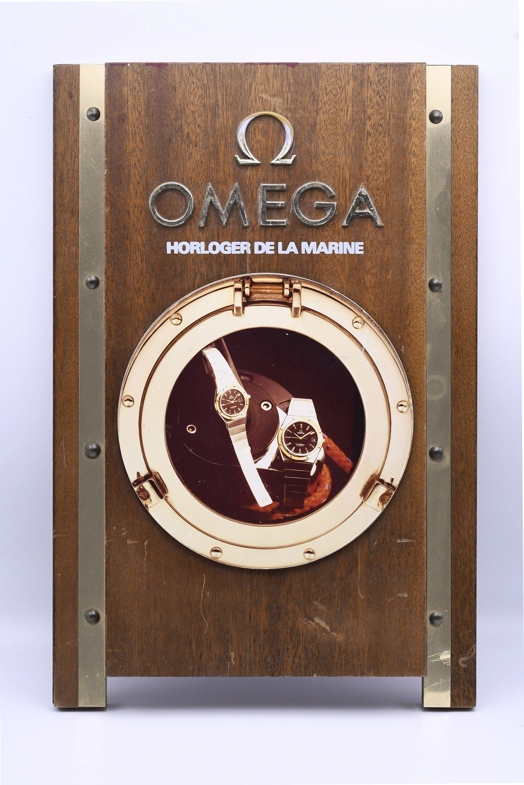 photo du lot 14/09/24 - OMEGA (PLV DE BOUTIQUE EN BOIS)