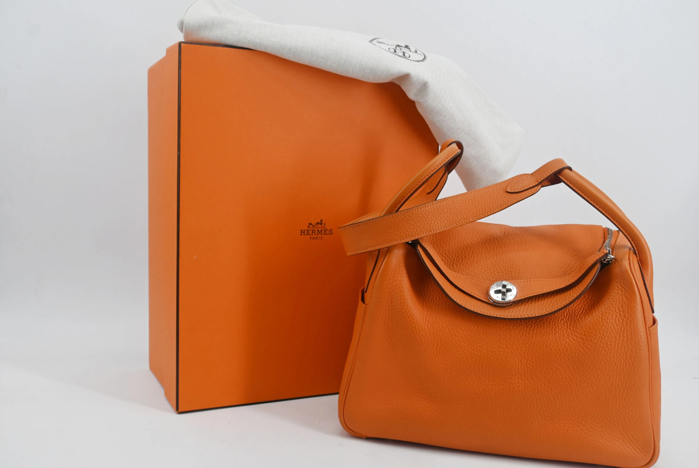 photo de 16/05/22 - HERMES - Sac "Lindy"