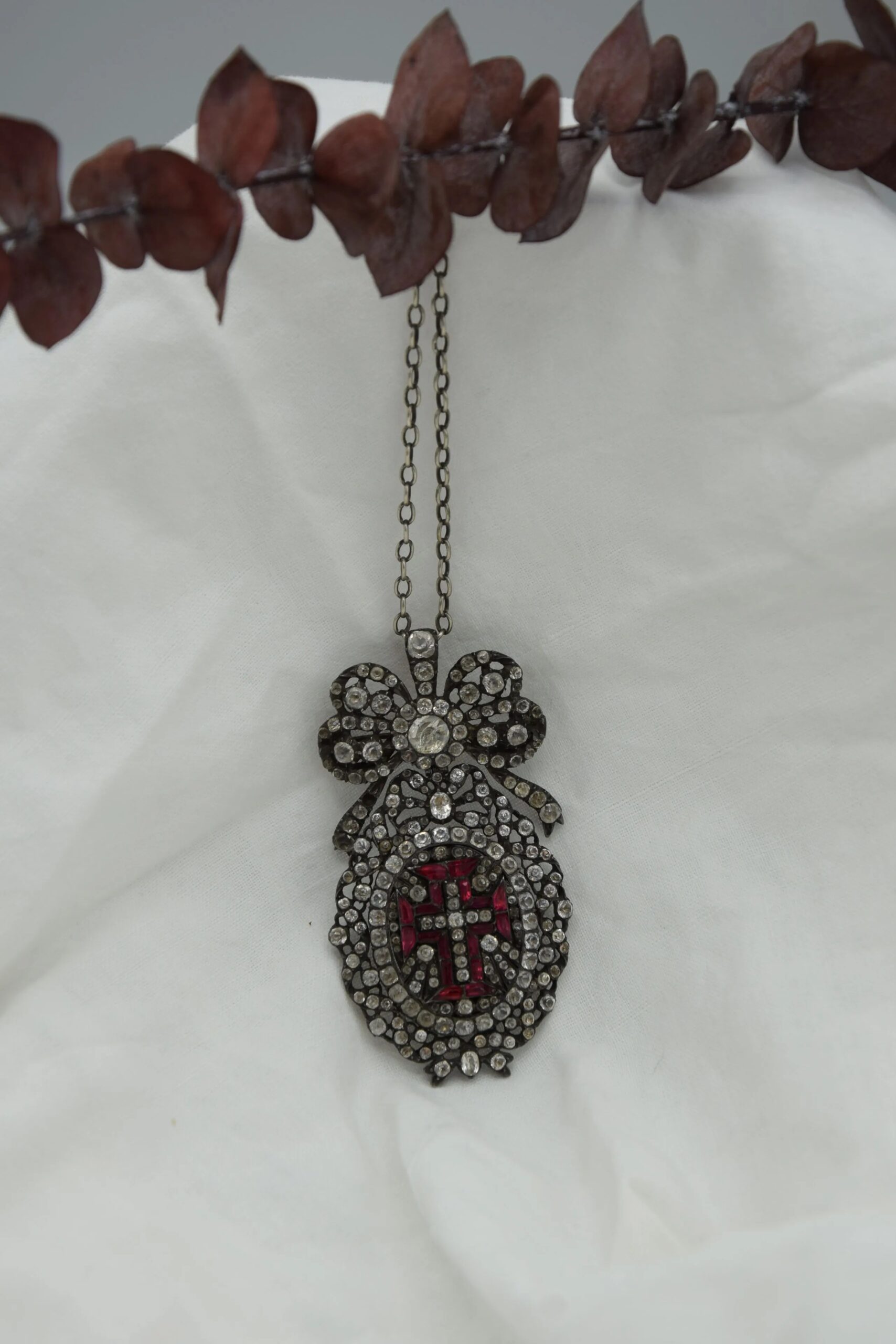 photo du lot 12 - Pendentif broche