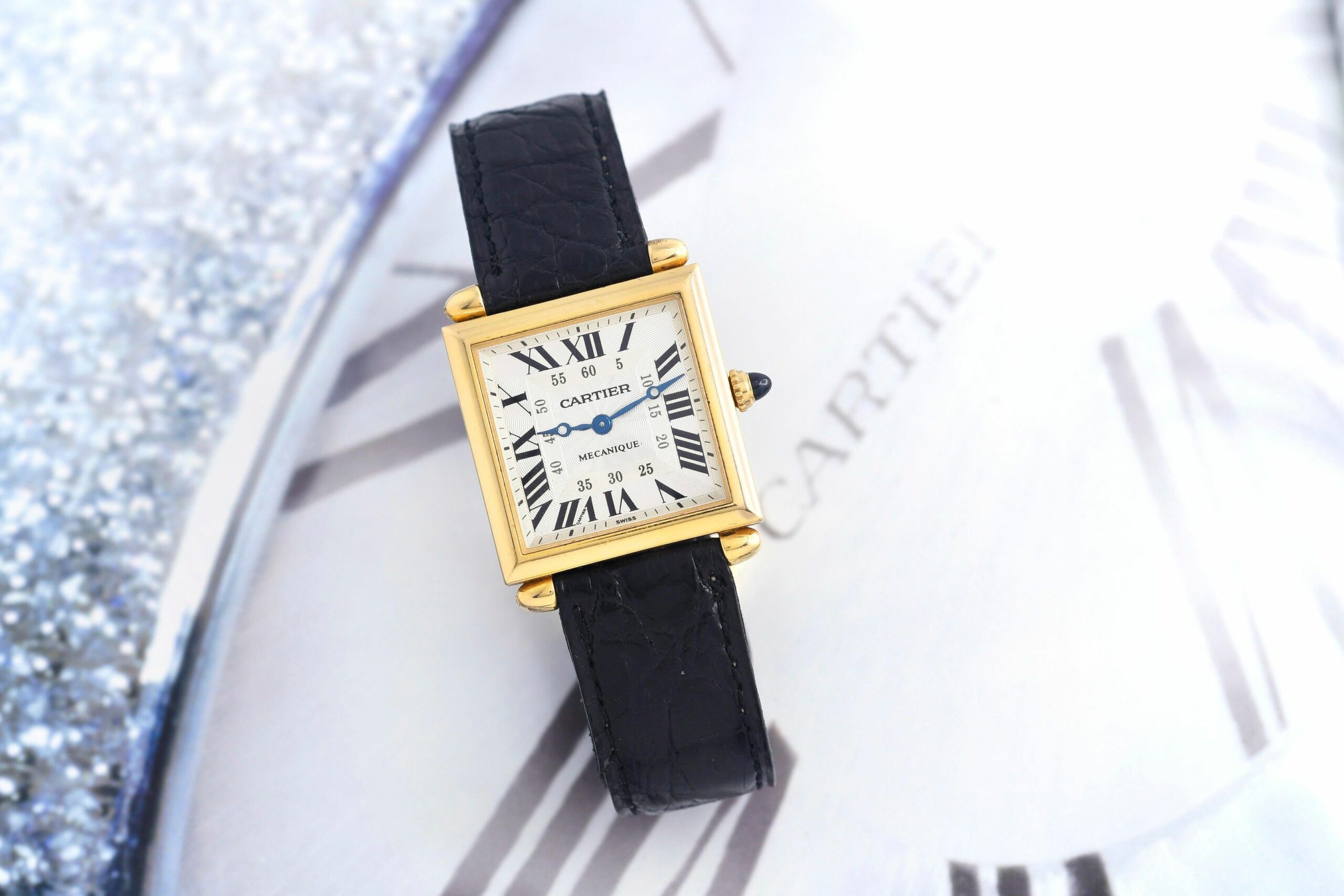 photo de 17/11/24 - CARTIER Tank Carrée Obus