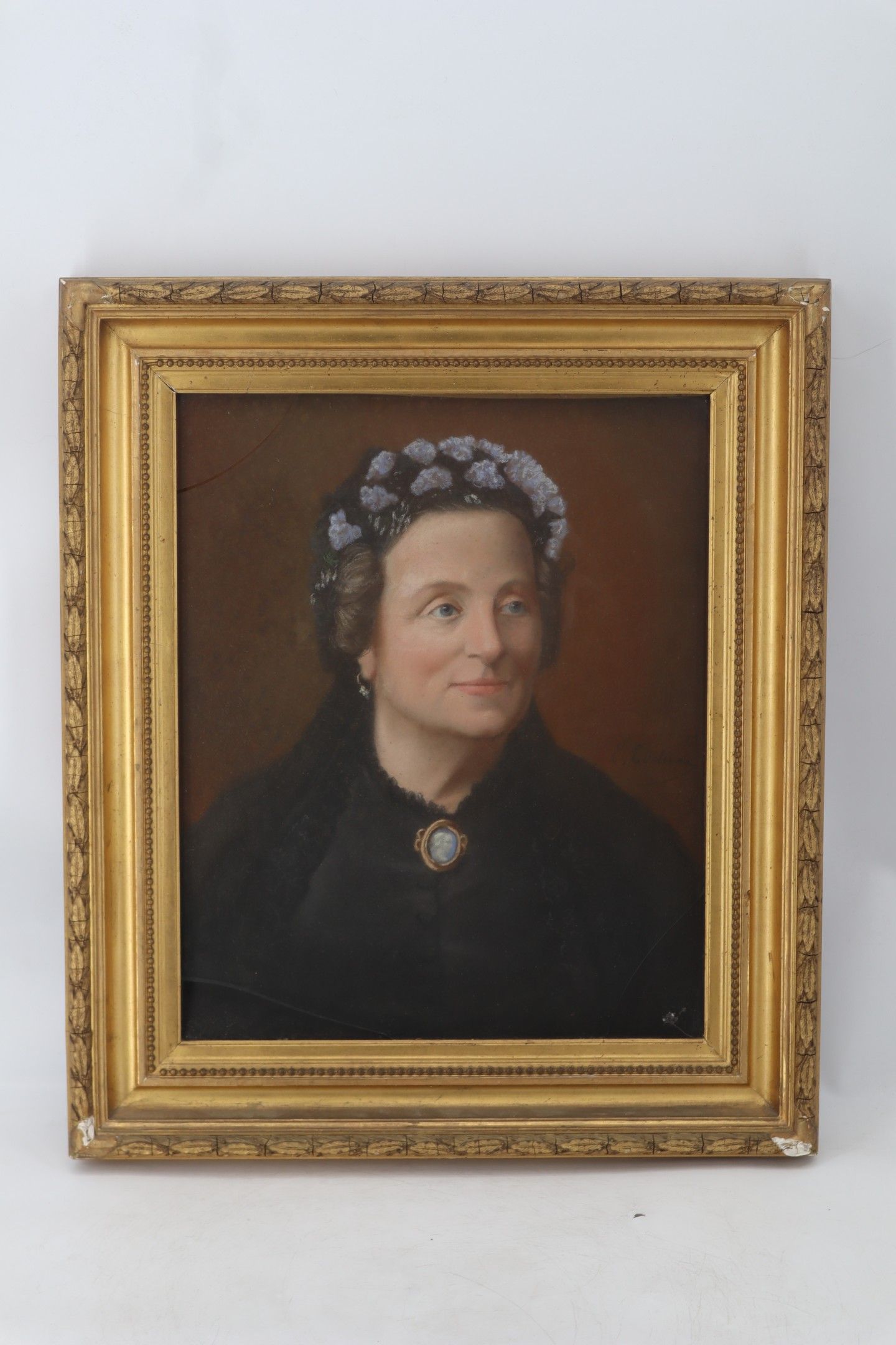 photo de E.Eveline, école du XXème Portrait de femme au camée - 13/04/2025