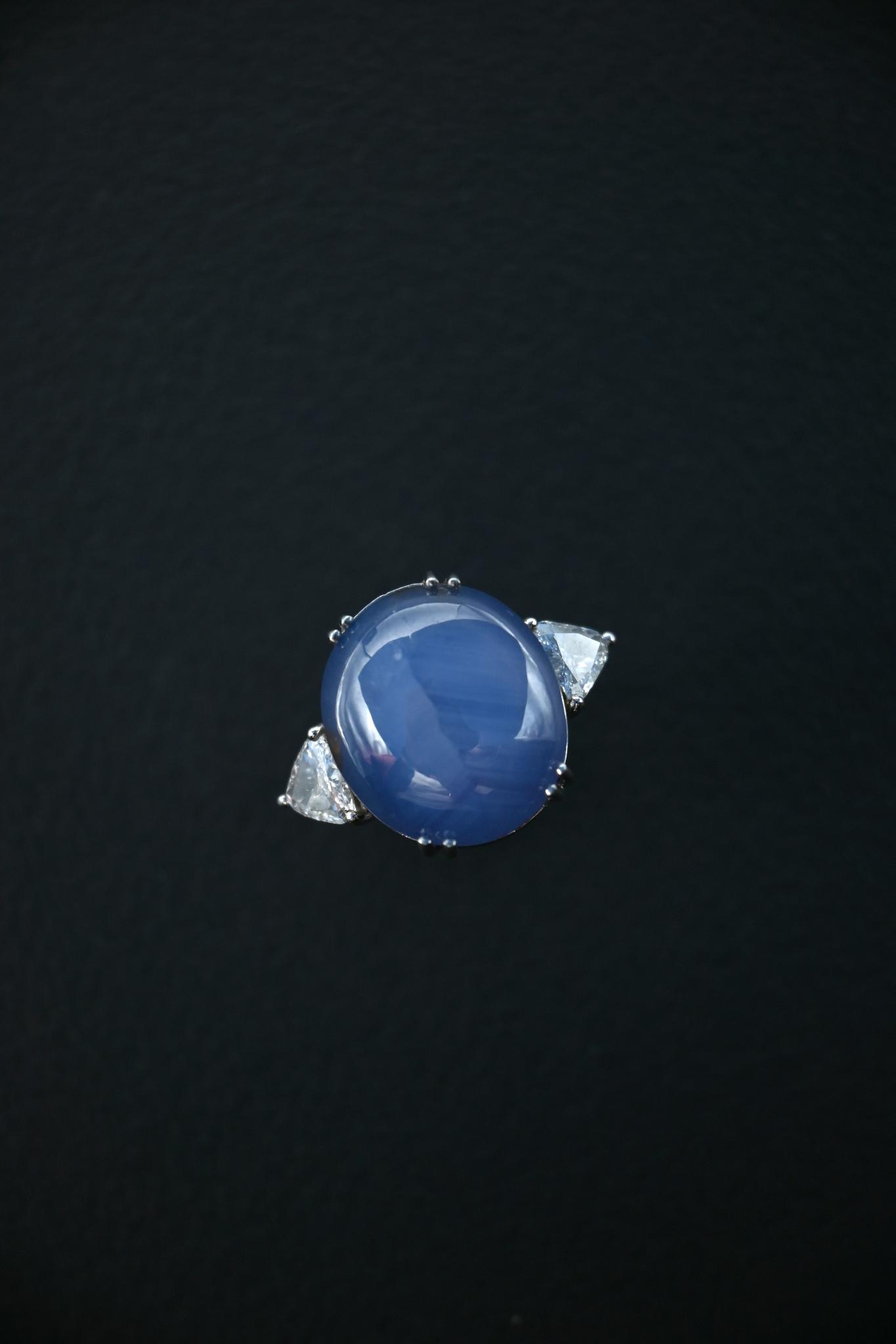 photo de Bague en platine avec saphir et diamants -21/10/2026