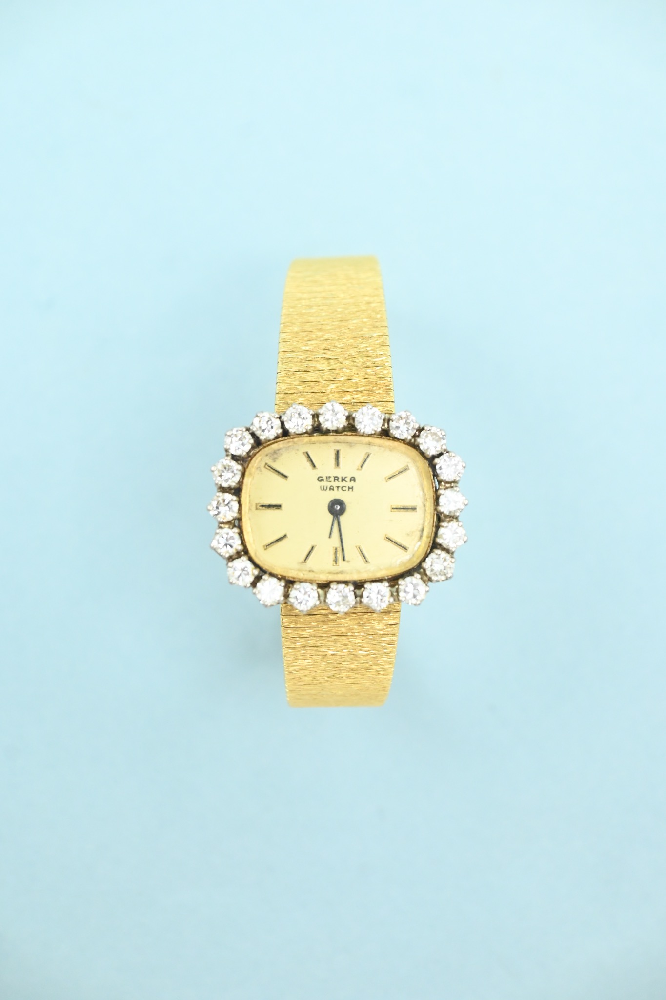 photo de Montre de dame en or et diamants -21/10/2026