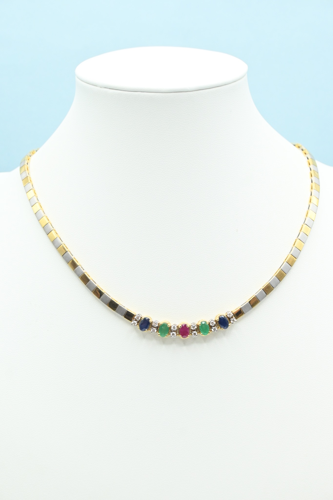 photo de Collier semi-rigide en deux tons d'or -21/10/2026